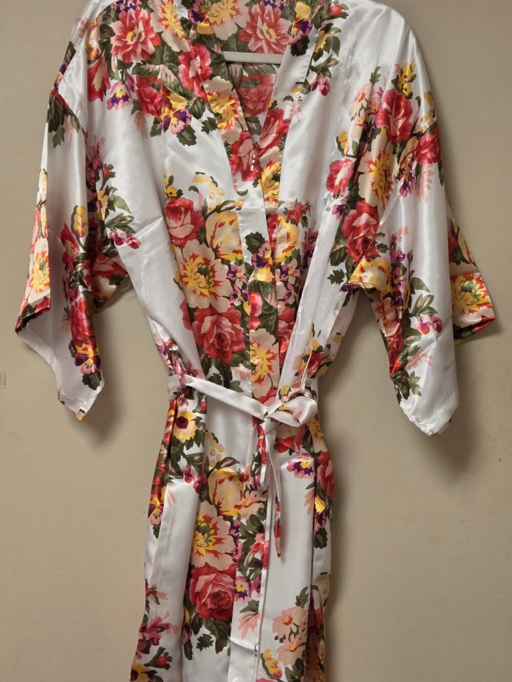 Womens Size S/M Pink Floral Satin Short Kimono Style Bathrobe, New